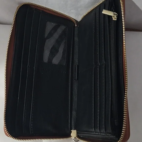 Steve Madden Tan Wallet with Gold Detail - Picture 3 of 9